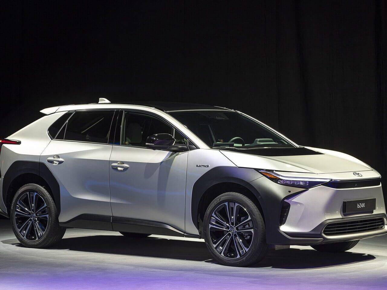 Toyota bZ4X купити в Києві та в Україні. Електромобіль Тойота бЗ4х: Характеристики. Комплектації. Ціни.