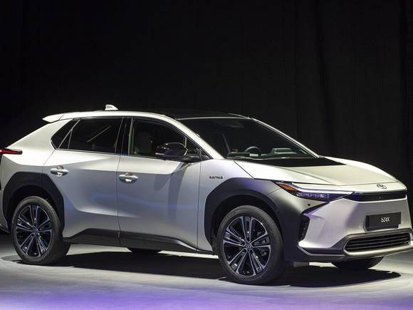 Toyota bZ4X купити в Києві та в Україні. Електромобіль Тойота бЗ4х: Характеристики. Комплектації. Ціни.